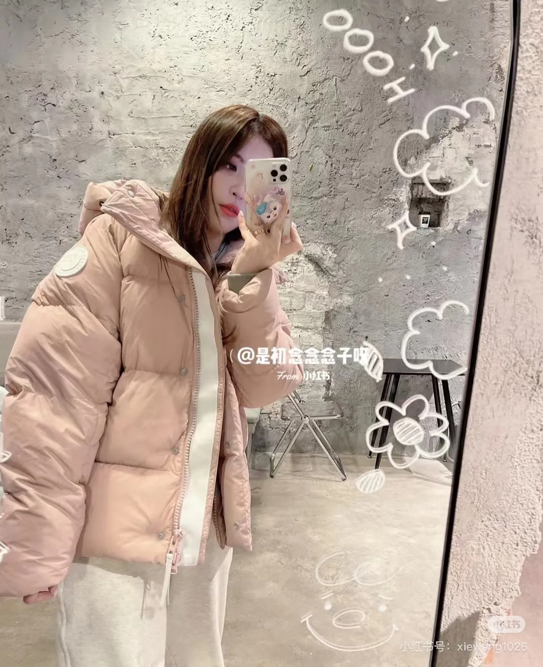 P770 model number: G124 Canada Goose PASTELS series new Parker couple's hooded down jacket 1️⃣The fabric is made of soft EnduraLuxe fabric, which enhances the durability of easy-to-wear parts, is lightweight and durable; the inner liner is made of anti-velvet gallbladder, which is comfortable and soft without velvet. It has a detachable hood, can be adjusted in two directions, and is also filled with down, which brings greater softness and wrapping around the head and neck, and is full of warmth. This parka features white trim on the back and sides, and the hardware locks are all original and custom-made to match the muted fabric color. Goose label: The official website’s new series of silicone material labels, non-embroidery labels. 2️⃣It is very youthful and energetic, and can be easily worn by both men and women. It is very in line with the fashion aesthetic concepts of today's young people! 3️⃣ A full set of customized accessories, complete with three standards, same style for men and women, a must-have for couples! Color: black, white, pink, stone gray, water-soluble blue Size: XS, S, M, L